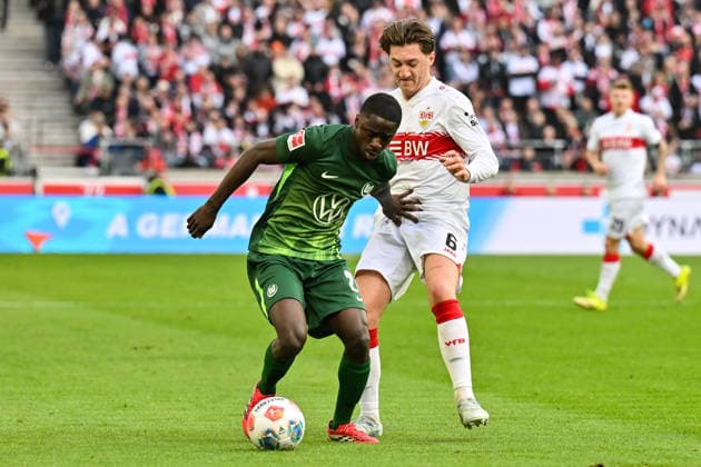 Bundesliga; VfB Stuttgart - VfL Wolfsburg; 01.03.2026 STUTTGART, DEUTSCHLAND - 01. MÄRZ: im duell Sael KUMBEDI (VfL Wolfsburg 26) und Angelo STILLER (VfB Stuttgart 6) während dem Bundesligamatch zwischen dem VfB Stuttgart und dem VfL Wolfsburg am 24. Spieltag in der MHP-Arena DFL REGULATIONS PROHIBIT ANY USE OF PHOTOGRAPHS AS IMAGE SEQUENCES AND OR QUASI-VIDEO
