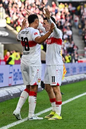 Bundesliga; VfB Stuttgart - VfL Wolfsburg; 01.03.2026 STUTTGART, DEUTSCHLAND - 01. MÄRZ: Jubel der Stuttgarter nach dem Treffer zum 3-0 durch Jamie LEWELING (VfB Stuttgart 18) Tor Torschuetze Freude Happy während dem Bundesligamatch zwischen dem VfB Stuttgart und dem VfL Wolfsburg am 24. Spieltag in der MHP-Arena DFL REGULATIONS PROHIBIT ANY USE OF PHOTOGRAPHS AS IMAGE SEQUENCES AND OR QUASI-VIDEO