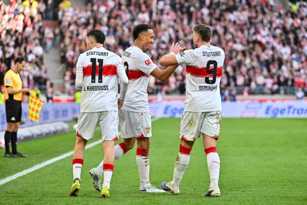 Bundesliga; VfB Stuttgart - VfL Wolfsburg; 01.03.2026 STUTTGART, DEUTSCHLAND - 01. MÄRZ: Jubel der Stuttgarter nach dem Treffer zum 3-0 durch Jamie LEWELING (VfB Stuttgart 18) Tor Torschuetze Freude Happy während dem Bundesligamatch zwischen dem VfB Stuttgart und dem VfL Wolfsburg am 24. Spieltag in der MHP-Arena DFL REGULATIONS PROHIBIT ANY USE OF PHOTOGRAPHS AS IMAGE SEQUENCES AND OR QUASI-VIDEO