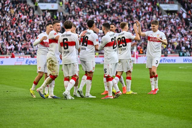 Bundesliga; VfB Stuttgart - VfL Wolfsburg; 01.03.2026 STUTTGART, DEUTSCHLAND - 01. MÄRZ: Jubel der Stuttgarter nach dem Treffer zum 3-0 durch Jamie LEWELING (VfB Stuttgart 18) Tor Torschuetze Freude Happy während dem Bundesligamatch zwischen dem VfB Stuttgart und dem VfL Wolfsburg am 24. Spieltag in der MHP-Arena DFL REGULATIONS PROHIBIT ANY USE OF PHOTOGRAPHS AS IMAGE SEQUENCES AND OR QUASI-VIDEO