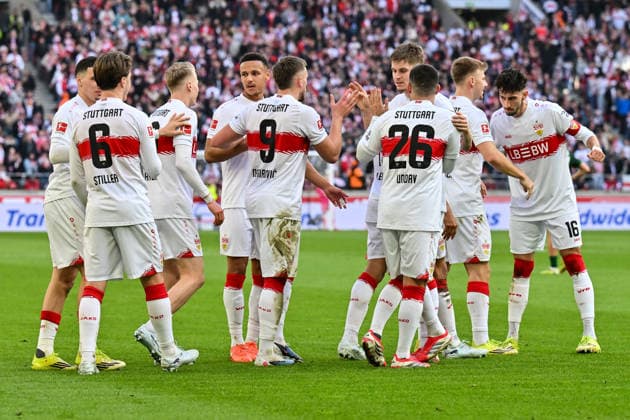 Bundesliga; VfB Stuttgart - VfL Wolfsburg; 01.03.2026 STUTTGART, DEUTSCHLAND - 01. MÄRZ: Jubel der Stuttgarter nach dem Treffer zum 3-0 durch Jamie LEWELING (VfB Stuttgart 18) Tor Torschuetze Freude Happy während dem Bundesligamatch zwischen dem VfB Stuttgart und dem VfL Wolfsburg am 24. Spieltag in der MHP-Arena DFL REGULATIONS PROHIBIT ANY USE OF PHOTOGRAPHS AS IMAGE SEQUENCES AND OR QUASI-VIDEO