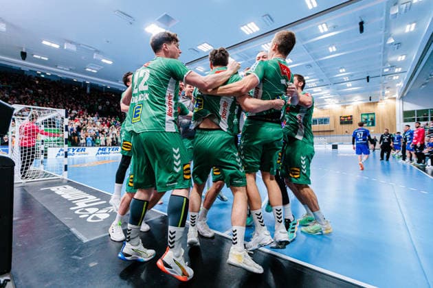 Die Mannschaft von GWD Minden jubelt feiert nach 32:32 Unentschieden GER, GWD Minden vs. TVB Stuttgart, Handball, 1. Bundesliga, 23. Spieltag, Spielzeit 2025 2026, 01.03.2026 GER, GWD Minden vs. TVB Stuttgart, Handball, 1. Bundesliga, 23. Spieltag, Spielzeit 2025 2026, 01.03.2026 Minden Copyright: xEibner-Pressefoto JanxRollingerx EP_JSK