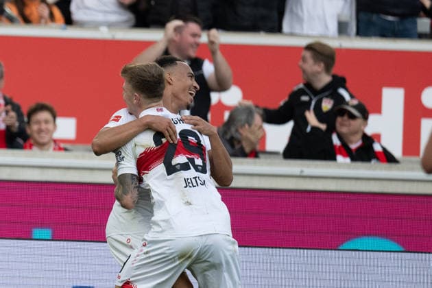 Tor zum 3:0 durch Jamie Leweling (VfB Stuttgart 18), Jubel, Torjubel, Bejubelt sein Tor mit Finn Jeltsch (VfB Stuttgart 29) GER, VfB Stuttgart vs. VfL Wolfsburg, Fussball, Herren, 1. Bundesliga, 24. Spieltag, Spielzeit 2025 2026, 01.03.2026, DFL DFB REGULATIONS PROHIBIT ANY USE OF PHOTOGRAPHS AS IMAGE SEQUENCES AND OR QUASI-VIDEO, GER, VfB Stuttgart vs. VfL Wolfsburg, Fussball, Herren, 1. Bundesliga, 24. Spieltag, Spielzeit 2025 2026, 01.03.2026 Stuttgart