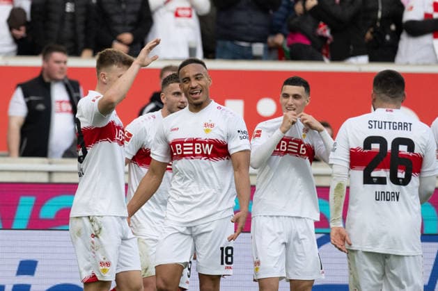 Tor zum 3:0 durch Jamie Leweling (VfB Stuttgart 18), Jubel, Torjubel, Bejubelt sein Tor mit mit Finn Jeltsch (VfB Stuttgart 29), Bilal El Khannouss (VfB Stuttgart, 11), GER, VfB Stuttgart vs. VfL Wolfsburg, Fussball, Herren, 1. Bundesliga, 24. Spieltag, Spielzeit 2025 2026, 01.03.2026, DFL DFB REGULATIONS PROHIBIT ANY USE OF PHOTOGRAPHS AS IMAGE SEQUENCES AND OR QUASI-VIDEO, GER, VfB Stuttgart vs. VfL Wolfsburg, Fussball, Herren, 1. Bundesliga, 24. Spieltag, Spielzeit 2025 2026, 01.03.2026 Stuttgart