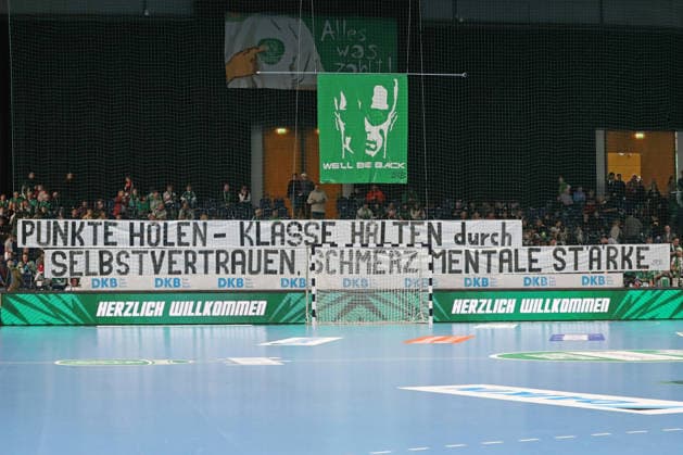 Handball DAIKIN HBL, SC DHfK Leipzig - Bergischer HC; 01.03.2026 Die Fans des Leipziger DHfK-Teams machen mit Spruchbändern Mut: PUNKTE HOLEN - KLASSE HALTEN durch SELBSTVERTRAUEN, SCHMERZ, MENTALE STÄRKE. Symbolbild, Features. Handball, DAIKIN HBL, 1. Bundesliga, Saison 2025 2026, 23. Spieltag: SC DHfK Leipzig vs. Bergischer HC am 01.03.2026 in der Quarterback Immobilien Arena Leipzig. Copyright: xBEAUTIFULxSPORTS JanxKaeferx