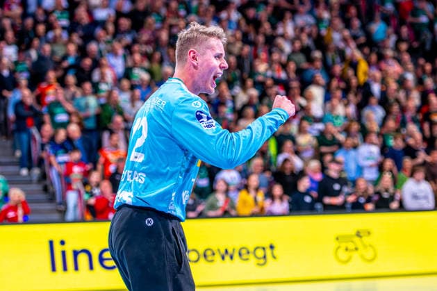 Kristian Saeveras (FRISCH AUF! Göppingen, Nr. 12) (v.l.), TSV Hannover-Burgdorf (grün) gegen FRISCH AUF! Göppingen (weiß) am 23. Spieltag der Saison 2025 2026 in der DAIKIN Handball-Bundesliga (01.03.2026, ZAG Arena (Hannover, GER), Copyright: xJanxGuentherx xTSVxHannover-Burgdorfx