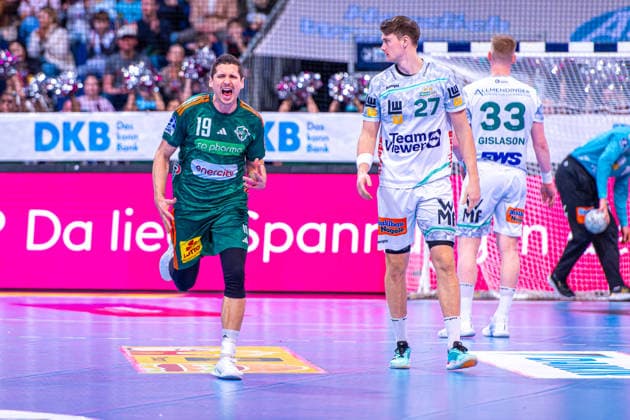 Marius Steinhauser (TSV Hannover-Burgdorf, Nr. 19) (v.l.), TSV Hannover-Burgdorf (grün) gegen FRISCH AUF! Göppingen (weiß) am 23. Spieltag der Saison 2025 2026 in der DAIKIN Handball-Bundesliga (01.03.2026, ZAG Arena (Hannover, GER), Copyright: xJanxGuentherx xTSVxHannover-Burgdorfx