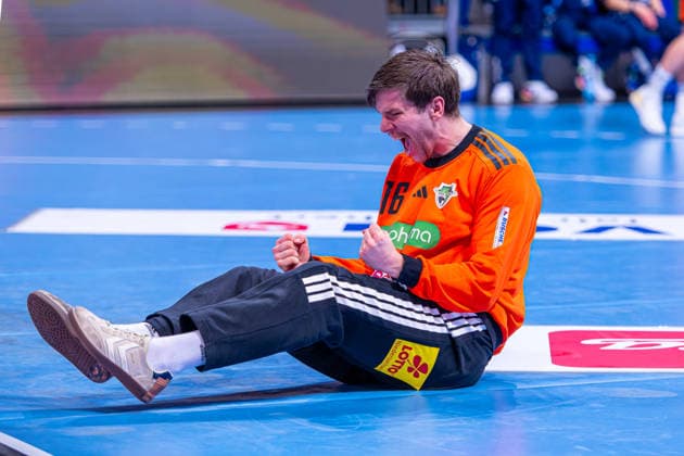 Simon Gade (TSV Hannover-Burgdorf, Nr. 16) (v.l.), TSV Hannover-Burgdorf (grün) gegen FRISCH AUF! Göppingen (weiß) am 23. Spieltag der Saison 2025 2026 in der DAIKIN Handball-Bundesliga (01.03.2026, ZAG Arena (Hannover, GER), Copyright: xJanxGuentherx xTSVxHannover-Burgdorfx
