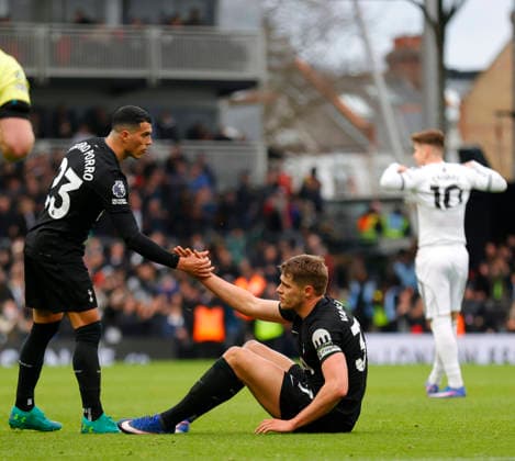 Fulham v Tottenham Hotspur, London, UK -01 Mar 2026 Pedro Porro of Tottenham Hotspur and Micky Van de Ven of Tottenham Hotspur look dejected after losing during the Premier League match between Fulham and Tottenham Hotspur at Craven Cottage, London on 01 March 2026 ( London Craven Cottage London England Copyright: xTomxCusden PPAUKx PPA-252208