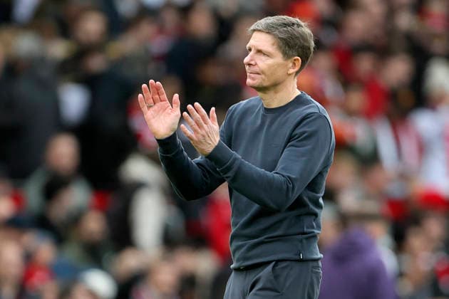Manchester United, ManU v Crystal Palace - Premier League Oliver Glasner, Manager of Crystal Palace applauds the fans after the Premier League match between Manchester United and Crystal Palace at Old Trafford on March 1, 2026 in Manchester, England. WARNING! This Photograph May Only Be Used For Newspaper And Or Magazine Editorial Purposes. May Not Be Used For Publications Involving 1 player, 1 Club Or 1 Competition Without Written Authorisation From Football DataCo Ltd. For Any Queries, Please Contact Football DataCo Ltd on +44 (0) 207 864 9121 Manchester Old Trafford England United Kingdom Copyright: xAllstarxPicturexLibraryxLtdx