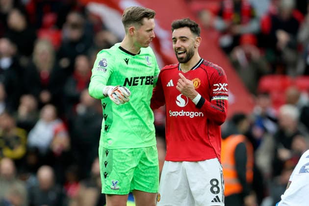 Manchester United, ManU v Crystal Palace - Premier League Dean Henderson, goalkeeper of Crystal Palace and Bruno Fernandes of Manchester United talking after the Premier League match between Manchester United and Crystal Palace at Old Trafford on March 1, 2026 in Manchester, England. WARNING! This Photograph May Only Be Used For Newspaper And Or Magazine Editorial Purposes. May Not Be Used For Publications Involving 1 player, 1 Club Or 1 Competition Without Written Authorisation From Football DataCo Ltd. For Any Queries, Please Contact Football DataCo Ltd on +44 (0) 207 864 9121 Manchester Old Trafford England United Kingdom Copyright: xAllstarxPicturexLibraryxLtdx