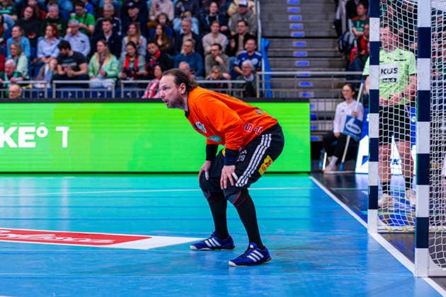 Nikolas Katsigiannis (TSV Hannover-Burgdorf, Nr. 29) (v.l.), TSV Hannover-Burgdorf (grün) gegen FRISCH AUF! Göppingen (weiß) am 23. Spieltag der Saison 2025 2026 in der DAIKIN Handball-Bundesliga (01.03.2026, ZAG Arena (Hannover, GER), Copyright: xJanxGuentherx xTSVxHannover-Burgdorfx
