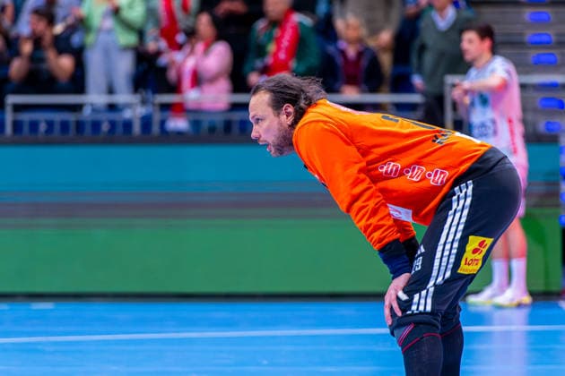 Nikolas Katsigiannis (TSV Hannover-Burgdorf, Nr. 29) (v.l.), TSV Hannover-Burgdorf (grün) gegen FRISCH AUF! Göppingen (weiß) am 23. Spieltag der Saison 2025 2026 in der DAIKIN Handball-Bundesliga (01.03.2026, ZAG Arena (Hannover, GER), Copyright: xJanxGuentherx xTSVxHannover-Burgdorfx