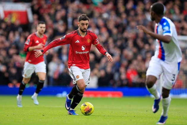 Manchester United, ManU v Crystal Palace, Premier League Bruno Fernandes (8) of Manchester United controls the ball during the Premier League match between Manchester United and Crystal Palace at Old Trafford, Manchester, UK on 1 March 2026. Manchester Old Trafford Greater Manchester UK Editorial use only DataCo restrictions apply See www.football-dataco.com , Copyright: xConorxMolloyx PSI-23823-0067