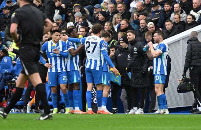Brighton head coach Fabian Hurzeler speaks to his team during a break in play during the Premier League match between Brighton and Hove Albion and Nottingham Forest at the American Express Stadium, Brighton UK - Sunday 1st March 2026 Brighton v Nottingham Forest Premier League Football, Amex Stadium, Sussex, UK - 01 Mar 2026Brighton Amex Stadium Sussex United Kingdom Editorial use only. No merchandising. For Football images FA and Premier League restrictions apply inc. no internet mobile usage without FAPL license - for details contact Football Dataco  Copyright: xLizxFinlayson TPI Shutterstockx 16718466ao