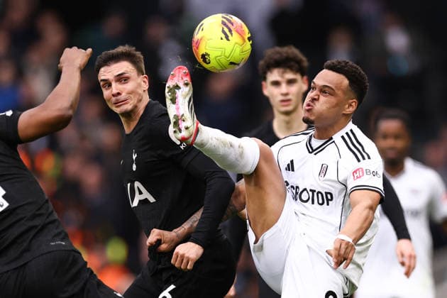 Fulham v Tottenham Hotspur 01 March 2026, London - Premier League Football - Fulham v Tottenham Hotspur - Rodrigo Muniz of Fulham stretches to take a touch - Photo: Jacques Feeney Offside. London UK Copyright: xJacquesxFeeneyx xOffsidexOffside