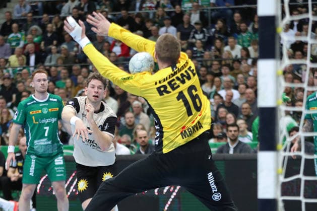 Handball DAIKIN HBL, SC DHfK Leipzig - Bergischer HC; 01.03.2026 Torwart Tomas Mrkva (16, SC DHfK Leipzig) pariert einen Wurf von Lukas Becher (7, Bergischer HC). Handball, DAIKIN HBL, 1. Bundesliga, Saison 2025 2026, 23. Spieltag: SC DHfK Leipzig vs. Bergischer HC am 01.03.2026 in der Quarterback Immobilien Arena Leipzig. Copyright: xBEAUTIFULxSPORTS JanxKaeferx