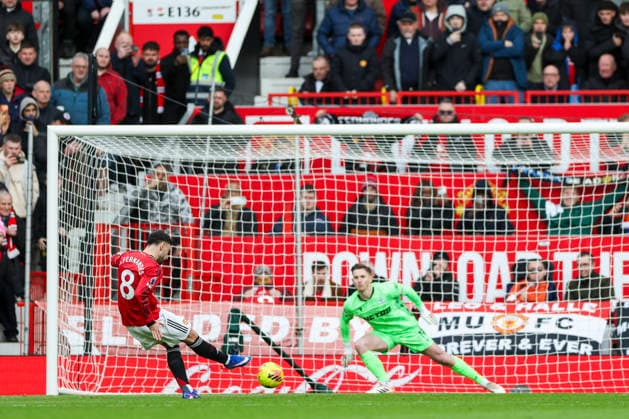 Manchester United, ManU v Crystal Palace, Premier League Manchester United midfielder Bruno Fernandes (8) scores a GOAL 1-1 penalty during the Manchester United v Crystal Palace Premier League match at Old Trafford, Manchester, England on 1 March 2026 Credit: Phil Duncan Every Second Media Editorial use only. All images are copyright Every Second Media Limited. No images may be reproduced without prior permission. All rights reserved. Premier League and Football League images are subject to licensing agreements with Football DataCo Limited. see https: www.football-dataco.com Copyright: xIMAGO EveryxSecondxMediax ESM-1834-0007 PhilxDuncanx xEveryxSecondxMediax