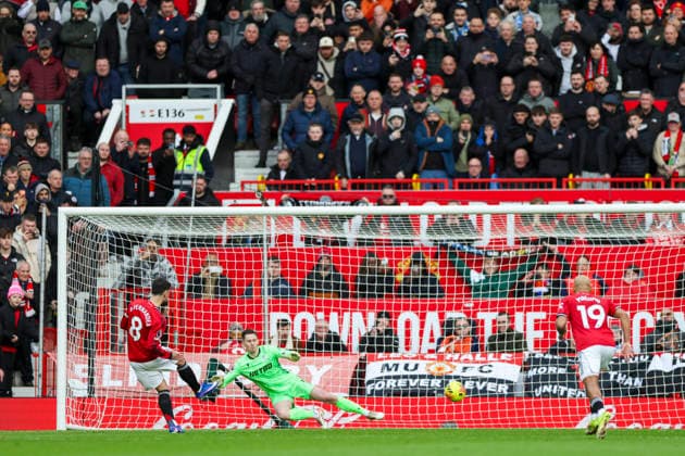 Manchester United, ManU v Crystal Palace, Premier League Manchester United midfielder Bruno Fernandes (8) scores a GOAL 1-1 penalty during the Manchester United v Crystal Palace Premier League match at Old Trafford, Manchester, England on 1 March 2026 Credit: Phil Duncan Every Second Media Editorial use only. All images are copyright Every Second Media Limited. No images may be reproduced without prior permission. All rights reserved. Premier League and Football League images are subject to licensing agreements with Football DataCo Limited. see https: www.football-dataco.com Copyright: xIMAGO EveryxSecondxMediax ESM-1834-0010 PhilxDuncanx xEveryxSecondxMediax