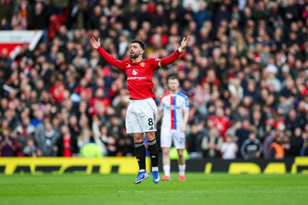 Manchester United, ManU v Crystal Palace, Premier League Manchester United midfielder Bruno Fernandes (8) scores a GOAL 1-1 and celebrates during the Manchester United v Crystal Palace Premier League match at Old Trafford, Manchester, England on 1 March 2026 Credit: Phil Duncan Every Second Media Editorial use only. All images are copyright Every Second Media Limited. No images may be reproduced without prior permission. All rights reserved. Premier League and Football League images are subject to licensing agreements with Football DataCo Limited. see https: www.football-dataco.com Copyright: xIMAGO EveryxSecondxMediax ESM-1834-0011 PhilxDuncanx xEveryxSecondxMediax