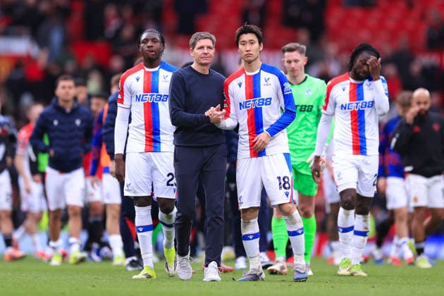 Football - Premier League - Manchester United, ManU v Crystal Palace 1st March 2026 - Premier League - Manchester United v Crystal Palace - Crystal Palace manager Oliver Glasner shakes hands with a dejected Daichi Kamada of Crystal Palace after the match - Photo: Simon Stacpoole Offside. Manchester UK Copyright: xSimonxStacpoolexOffside
