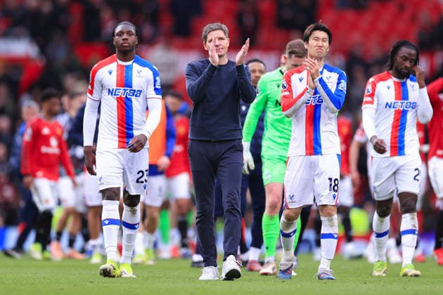 Football - Premier League - Manchester United, ManU v Crystal Palace 1st March 2026 - Premier League - Manchester United v Crystal Palace - Crystal Palace manager Oliver Glasner applauds the support after the match - Photo: Simon Stacpoole Offside. Manchester UK Copyright: xSimonxStacpoolexOffside