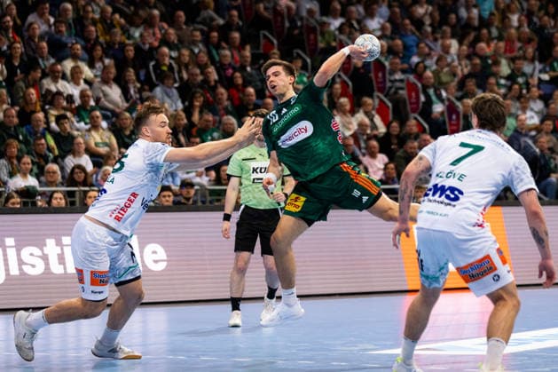 Renars USCINS (TSV Hannover-Burgdorf, 10) erzielt ein Tor, Aktion, Torwurf GER, TSV Hannover-Burgdorf vs. FRISCH AUF! Goeppingen, Handball, Bundesliga, 23. Spieltag, Spielzeit 2025 2026, 01.03.2026, GER, TSV Hannover-Burgdorf vs. FRISCH AUF! Goeppingen, Handball, Bundesliga, 23. Spieltag, Spielzeit 2025 2026, 01.03.2026, Hannover Copyright: xEibnerxPressefoto OliverxSchmidtx EP_OST