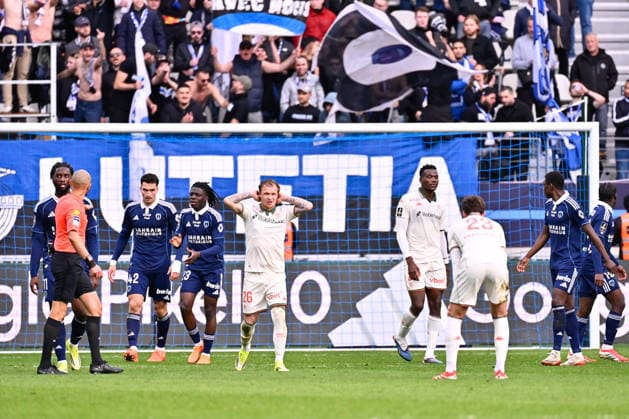 FOOTBALL : Paris FC vs Nice - Ligue 1 - 01 03 2026 Melvin BARD ( 26 - Nice ) dejected during the Ligue 1 match between Paris FC and OGC Nice at Stade Jean Bouin on March 01, 2026 in Paris, France. ( Photo by Federico Pestellini PsnewZ ) - ParisFrance  Copyright: xFedericoxPestelinix