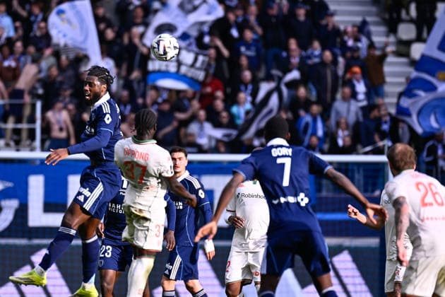 FOOTBALL : Paris FC vs Nice - Ligue 1 - 01 03 2026 Krasso Jean Philippe ( 11 - PFC ) and Kojo Peprah Oppong ( 37 - Nice ) during the Ligue 1 match between Paris FC and OGC Nice at Stade Jean Bouin on March 01, 2026 in Paris, France. ( Photo by Federico Pestellini PsnewZ ) - ParisFrance  Copyright: xFedericoxPestelinix