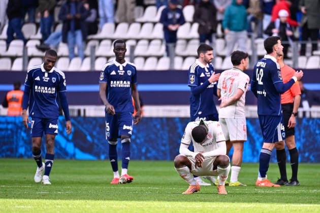 FOOTBALL : Paris FC vs Nice - Ligue 1 - 01 03 2026 Mohamed Abdelmonem ( 5 - Nice ) dejected following the Ligue 1 match between Paris FC and OGC Nice at Stade Jean Bouin on March 01, 2026 in Paris, France. ( Photo by Federico Pestellini PsnewZ ) - ParisFrance  Copyright: xFedericoxPestelinix
