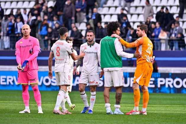 FOOTBALL : Paris FC vs Nice - Ligue 1 - 01 03 2026 Maxime Dupe ( 31 - Nice ) , Morgan Sanson ( 8 - Nice ) , Jonathan Clauss ( 92 - Nice ) and Nice players look dejected following the Ligue 1 match between Paris FC and OGC Nice at Stade Jean Bouin on March 01, 2026 in Paris, France. ( Photo by Federico Pestellini PsnewZ ) - ParisFrance  Copyright: xFedericoxPestelinix