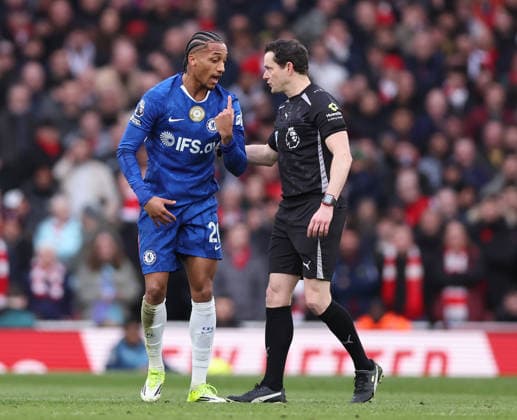 London, England, 1st March 2026. Joao Pedro of Chelsea talks to referee Darren England during the Arsenal vs Chelsea Premier League match at the Emirates Stadium, London. Picture credit should read: David Klein Sportimage EDITORIAL USE ONLY. No use with unauthorised audio, video, data, fixture lists, club league logos or live services. Online in-match use limited to 120 images, no video emulation. No use in betting, games or single club league player publications. SPI_021_DK_Arsenal_Chelsea SPI-4568-0021
