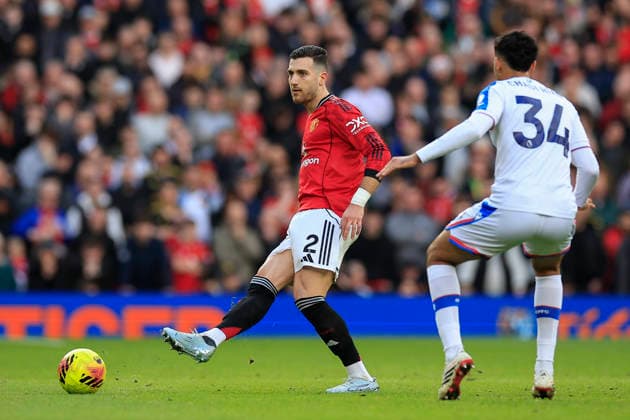 Manchester United, ManU v Crystal Palace, Premier League Diogo Dalot (2) of Manchester United passes the ball during the Premier League match between Manchester United and Crystal Palace at Old Trafford, Manchester, UK on 1 March 2026. Manchester Old Trafford Greater Manchester UK Editorial use only DataCo restrictions apply See www.football-dataco.com , Copyright: xConorxMolloyx PSI-23823-0101