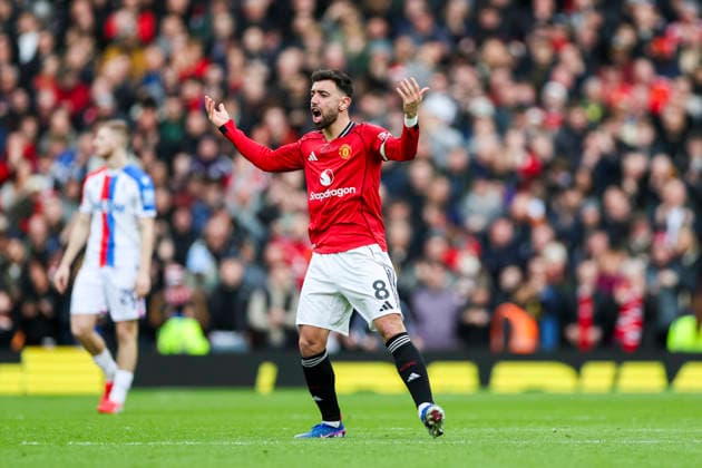 Manchester United, ManU v Crystal Palace, Premier League Manchester United midfielder Bruno Fernandes (8) scores a GOAL 1-1 and celebrates during the Manchester United v Crystal Palace Premier League match at Old Trafford, Manchester, England on 1 March 2026 Credit: Phil Duncan Every Second Media Editorial use only. All images are copyright Every Second Media Limited. No images may be reproduced without prior permission. All rights reserved. Premier League and Football League images are subject to licensing agreements with Football DataCo Limited. see https: www.football-dataco.com Copyright: xIMAGO EveryxSecondxMediax ESM-1834-0020 PhilxDuncanx xEveryxSecondxMediax