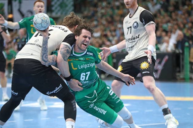Handball DAIKIN HBL, SC DHfK Leipzig - Bergischer HC; 01.03.2026 Dean Bombac (67, SC DHfK Leipzig) wird zu Fall gebracht. Handball, DAIKIN HBL, 1. Bundesliga, Saison 2025 2026, 23. Spieltag: SC DHfK Leipzig vs. Bergischer HC am 01.03.2026 in der Quarterback Immobilien Arena Leipzig. Copyright: xBEAUTIFULxSPORTS JanxKaeferx