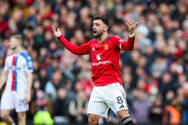 Manchester United, ManU v Crystal Palace, Premier League Manchester United midfielder Bruno Fernandes (8) scores a GOAL 1-1 and celebrates during the Manchester United v Crystal Palace Premier League match at Old Trafford, Manchester, England on 1 March 2026 Credit: Phil Duncan Every Second Media Editorial use only. All images are copyright Every Second Media Limited. No images may be reproduced without prior permission. All rights reserved. Premier League and Football League images are subject to licensing agreements with Football DataCo Limited. see https: www.football-dataco.com Copyright: xIMAGO EveryxSecondxMediax ESM-1834-0021 PhilxDuncanx xEveryxSecondxMediax