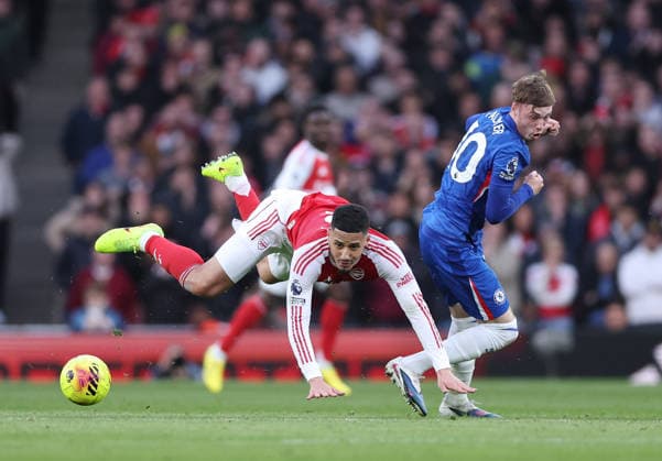 London, England, 1st March 2026. William Saliba of Arsenal and Cole Palmer of Chelsea during the Arsenal vs Chelsea Premier League match at the Emirates Stadium, London. Picture credit should read: David Klein Sportimage EDITORIAL USE ONLY. No use with unauthorised audio, video, data, fixture lists, club league logos or live services. Online in-match use limited to 120 images, no video emulation. No use in betting, games or single club league player publications. SPI_035_DK_Arsenal_Chelsea SPI-4568-0037