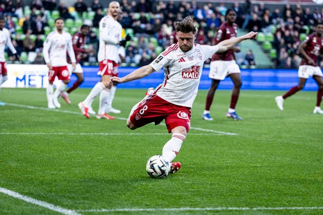 FOOTBALL : Metz vs Stade Brestois - ligue 1 - Metz - 01 03 26 Hugo Magnetti 8  Copyright: xelyxandroxcegarrax