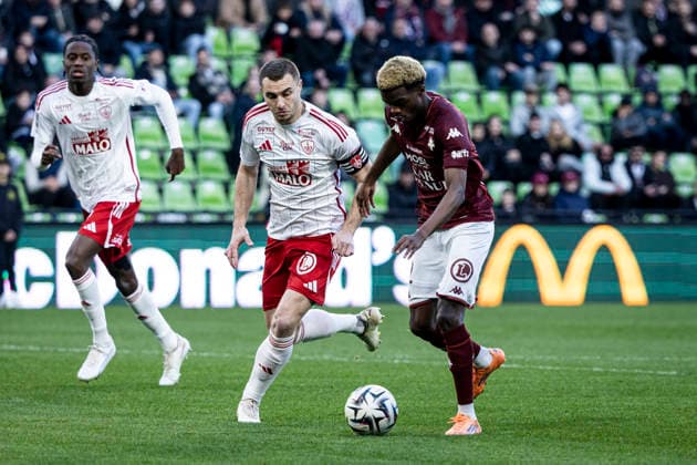 FOOTBALL : Metz vs Stade Brestois - ligue 1 - Metz - 01 03 26 Alpha TourÃ 12  Copyright: xelyxandroxcegarrax