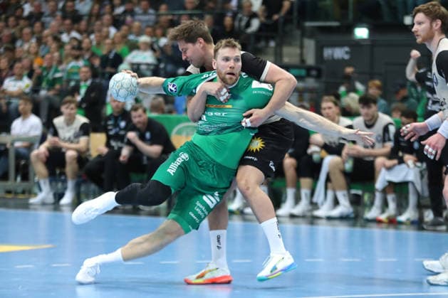 Handball DAIKIN HBL, SC DHfK Leipzig - Bergischer HC; 01.03.2026 William Bogojevic (20, SC DHfK Leipzig) wird von Lars Kooij (15, Bergischer HC) gestoppt. Handball, DAIKIN HBL, 1. Bundesliga, Saison 2025 2026, 23. Spieltag: SC DHfK Leipzig vs. Bergischer HC am 01.03.2026 in der Quarterback Immobilien Arena Leipzig. Copyright: xBEAUTIFULxSPORTS JanxKaeferx