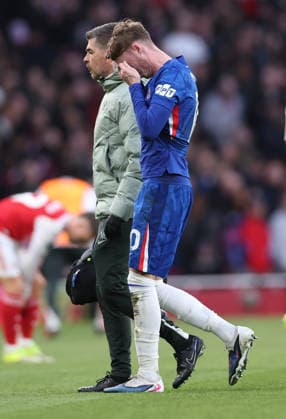 London, England, 1st March 2026. Cole Palmer of Chelsea walks to the sideline after receiving treatment during the Arsenal vs Chelsea Premier League match at the Emirates Stadium, London. Picture credit should read: David Klein Sportimage EDITORIAL USE ONLY. No use with unauthorised audio, video, data, fixture lists, club league logos or live services. Online in-match use limited to 120 images, no video emulation. No use in betting, games or single club league player publications. SPI_042_DK_Arsenal_Chelsea SPI-4568-0041