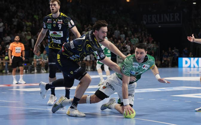 Halil Jaganjac, Mijajlo Marsenic Zweikampf Spielszene Aktion Handball HBL Bundesliga Herren 23. Spieltag Saison 2025 2026 01.03.2026 Füchse Berlin vs Rhein Neckar Löwen RNL