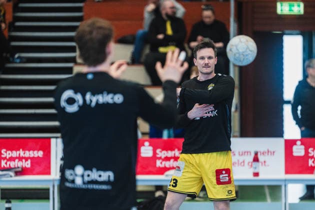 Mike Schulz (HSG Krefeld Niederrhein, 23), Zuspiel beim Aufwärmen HSG Krefeld Niederrhein vs. HC Oppenweiler Backnang, Handball, 2.HBL, 22.Spieltag, Saison 2025 26, 01.03.2026, HSG Krefeld Niederrhein vs. HC Oppenweiler Backnang, Handball, 2.HBL, 22.Spieltag, Saison 2025 26, 01.03.2026 Krefeld Copyright: xEibner-Pressefoto LukasxBaldygax EP_LBA