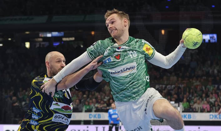 Lukas Sandell, Mathias Gidsel am Ball Zweikampf Spielszene Aktion Handball HBL Bundesliga Herren 23. Spieltag Saison 2025 2026 01.03.2026 Füchse Berlin vs Rhein Neckar Löwen RNL
