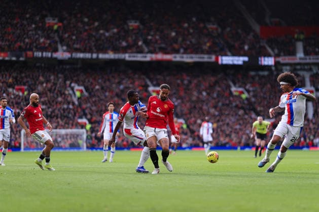 Football - Premier League - Manchester United, ManU v Crystal Palace 1st March 2026 - Premier League - Manchester United v Crystal Palace - Tyrick Mitchell of Crystal Palace battles with Matheus Cunha of Manchester United - Photo: Simon Stacpoole Offside. Manchester UK Copyright: xSimonxStacpoolexOffside