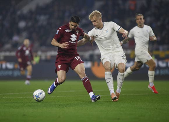 Giovanni Simeone of Torino FC and Oliver Provstgaard of SS Lazio during the Italian Serie A, season 2025-2026, football match between Torino FC and SS Lazio on 01 March 2026 at Stadio Olimpico Grande Torino, Turin, Italy. Photo, Nderim Kaceli  Copyright: xNderimxKaceli IPAxSportx xipa-agency.netx xx IPA_72228394 IPA_Agency_IPA72228394