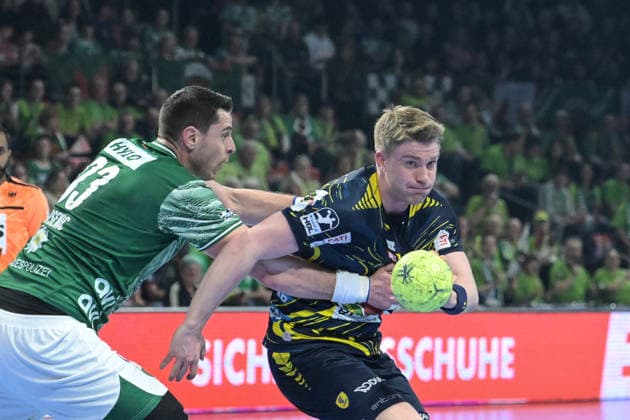 01.03.2026, xlakx, Handball Daikin HBL, Fuechse Berlin - Rhein-Neckar Löwen v.l. Mijajlo Marsenic (Fuechse Berlin), Haukur Thrastarson (Rhein-Neckar Loewen) Zweikampf, Duell, Kampf, tackle Berlin