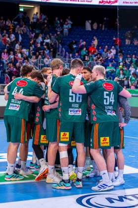 (v.l.), TSV Hannover-Burgdorf (grün) gegen FRISCH AUF! Göppingen (weiß) am 23. Spieltag der Saison 2025 2026 in der DAIKIN Handball-Bundesliga (01.03.2026, ZAG Arena (Hannover, GER), Copyright: xJanxGuentherx xTSVxHannover-Burgdorfx