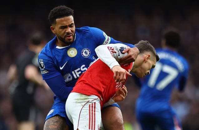 Reece James of Chelsea tussles with Leandro Trossard of Arsenal Arsenal v Chelsea, Premier League, Football, Emirates Stadium, London, UK - 01 Mar 2026London Emirates Stadium United Kingdom EDITORIAL USE ONLY No use with unauthorised audio, video, data, fixture lists, club league logos or live services. Online in-match use limited to 120 images, no video emulation. No use in betting, games or single club league player publications. Copyright: xMichaelxZemanek Shutterstockx 16708844au