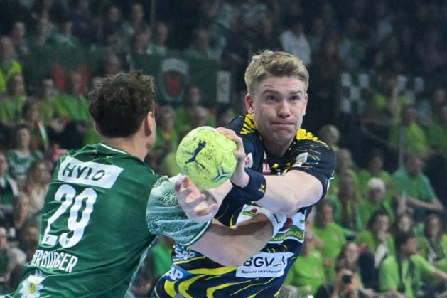 01.03.2026, xlakx, Handball Daikin HBL, Fuechse Berlin - Rhein-Neckar Löwen v.l. Lukas Herburger (Fuechse Berlin), Haukur Thrastarson (Rhein-Neckar Loewen) Zweikampf, Duell, Kampf, tackle Berlin
